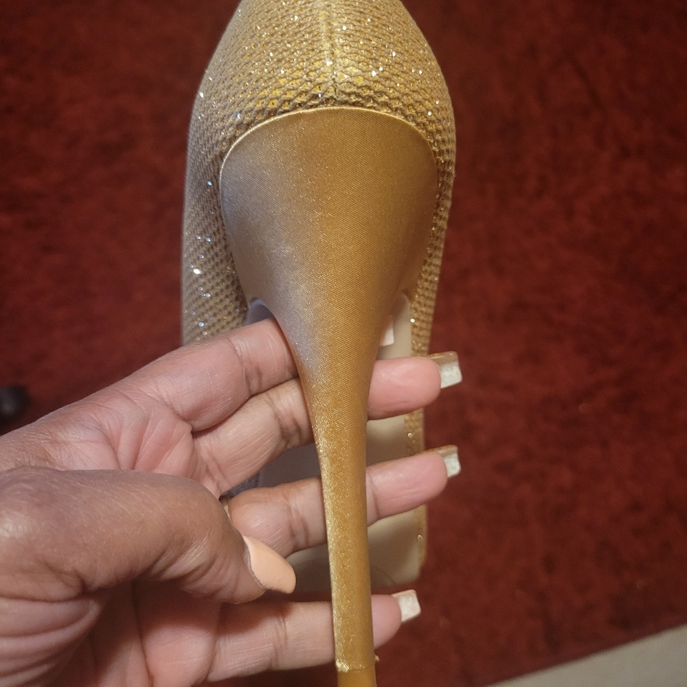 Shoes - Picture 8 of 9